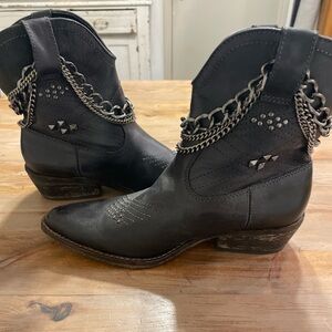 Women black cowboy boots size 7
